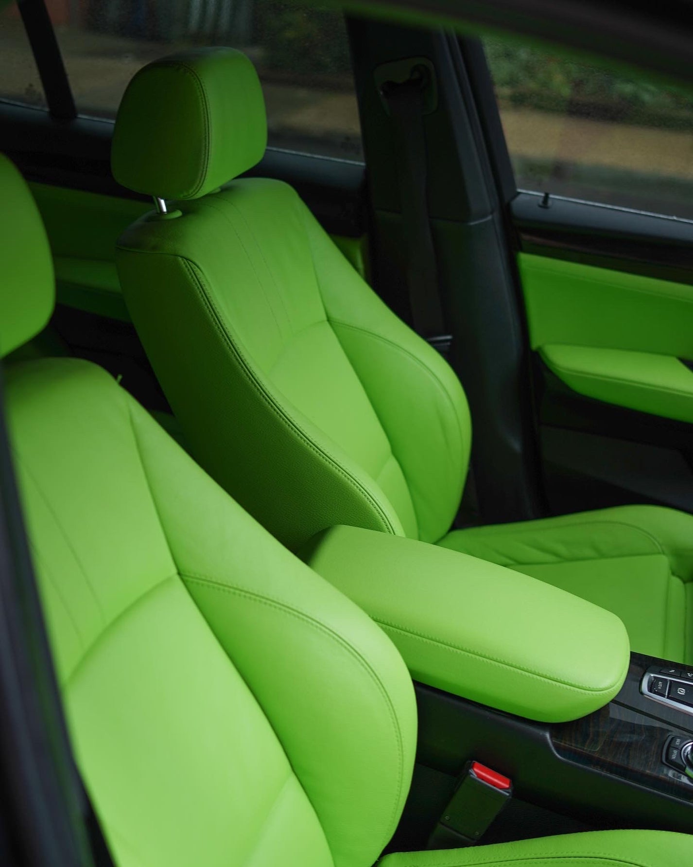 Automotive Leather & Vinyl Dye Kit for Color Changes Auto Leather Dye